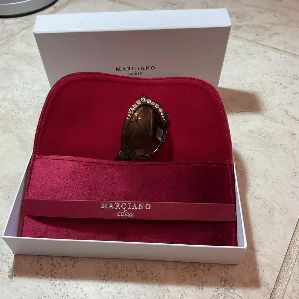 NIB Guest jeweled sunglasses, “Marciano“ black frames, velvet case